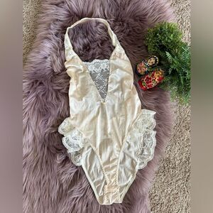 Petra Fashions Vintage 80s 90s Cream 100% Nylon Lace Deep V Lingerie Bodysuit S